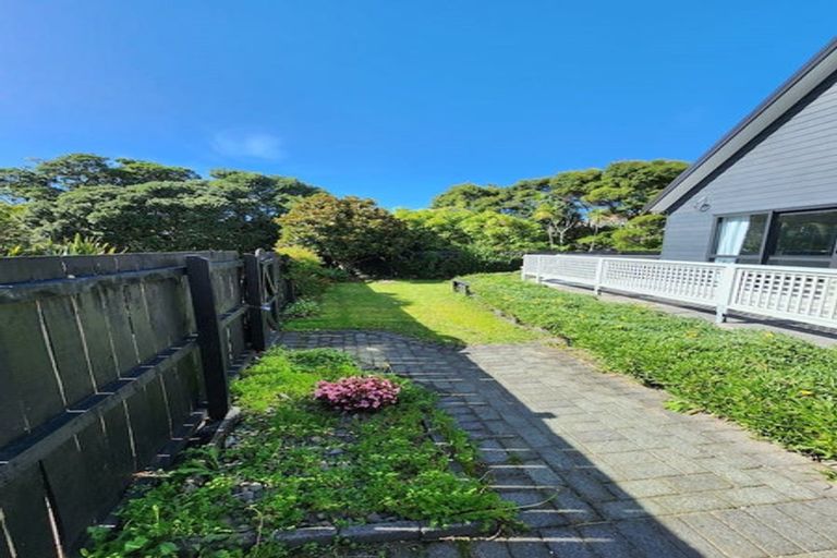 Photo of property in 25 Caspian Close, New Lynn, Auckland, 0600