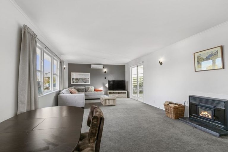 Photo of property in 19 Cherry Blossom Grove, Maungaraki, Lower Hutt, 5010