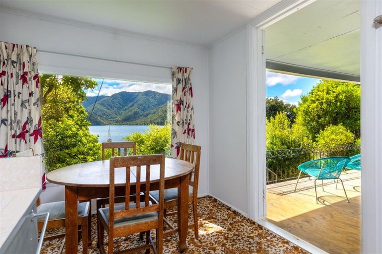 Photo of property in 1974 Queen Charlotte Drive, Momorangi Bay, Picton, 7281