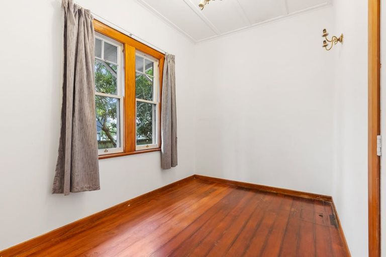 Photo of property in 50 Woodglen Road, Glen Eden, Auckland, 0602