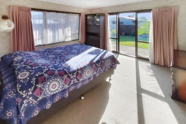 Photo of property in 122 Tait Drive, Greenmeadows, Napier, 4112