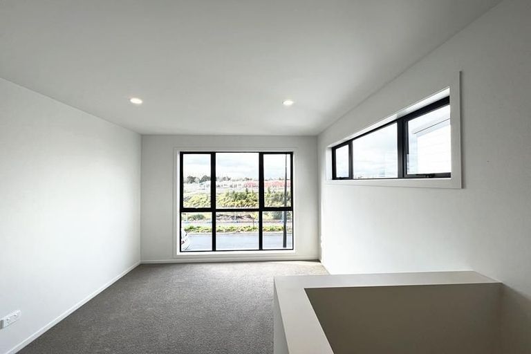 Photo of property in 11 Aramata Road, Papakura, 2110