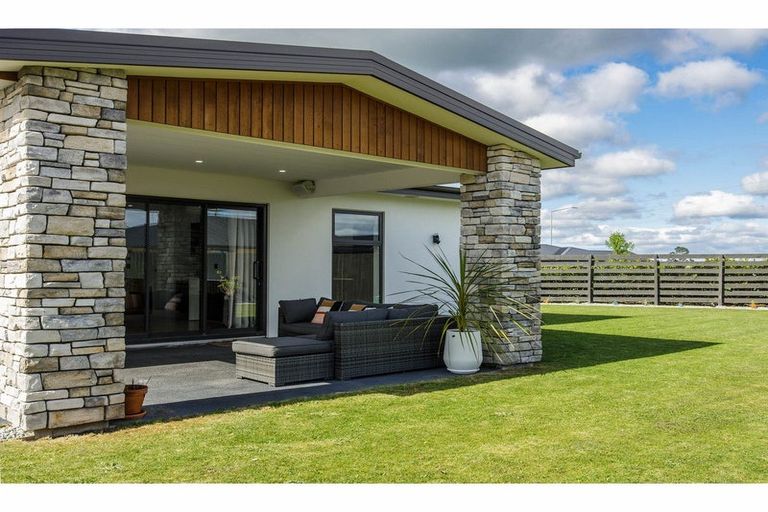 Photo of property in 10 Goodland Place, Rolleston, 7614