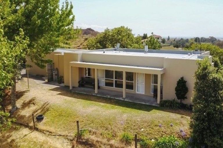 Photo of property in 55 Oak Road, Poraiti, Napier, 4112