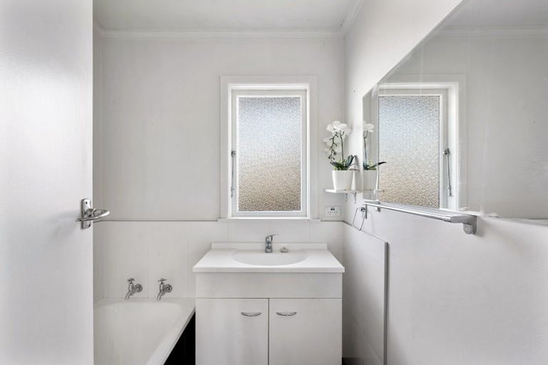 Photo of property in 9a Cornwall Road, Taradale, Napier, 4112