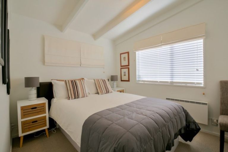 Photo of property in 101b Wynyard Crescent, Fernhill, Queenstown, 9300