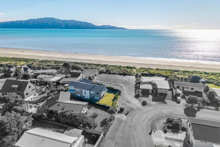 Photo of property in 31 Oratia Street, Waikanae Beach, Waikanae, 5036