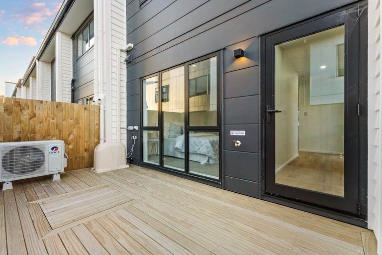 Photo of property in 9 Dotterel Place, Westgate, Auckland, 0614