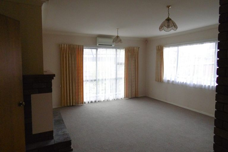 Photo of property in 1/149 West Harbour Drive, West Harbour, Auckland, 0618