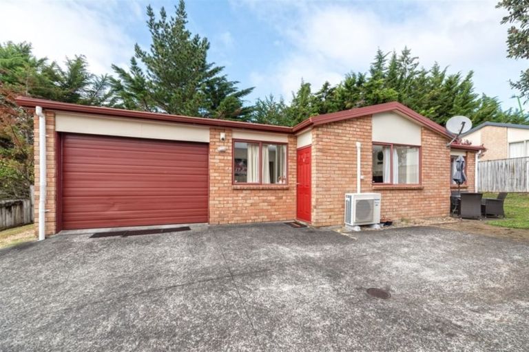 Photo of property in 57 Woodbank Drive, Glen Eden, Auckland, 0602