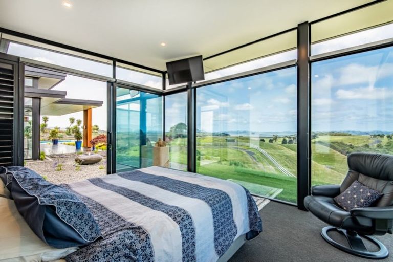 Photo of property in 14 Tuparekura Road, South Head, Helensville, 0874