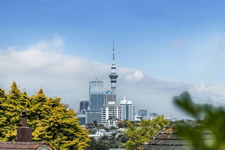 Photo of property in 22 David Street, Bayswater, Auckland, 0622