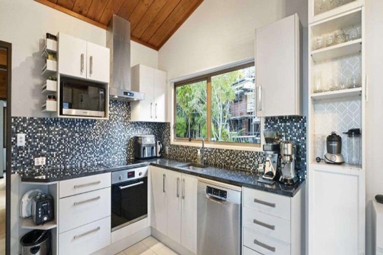 Photo of property in 35 Kurnell Drive, Botany Downs, Auckland, 2010