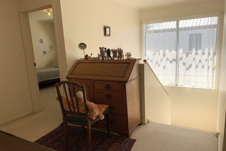 Photo of property in 2/5 Anne Road, Hillcrest, Auckland, 0627