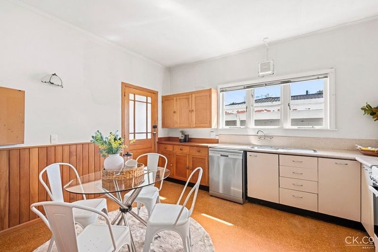Photo of property in 13 Mahoe Street, Eastbourne, Lower Hutt, 5013