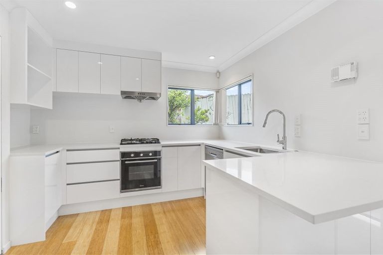 Photo of property in 1 Bougainvillaea Terrace, Goodwood Heights, Auckland, 2105