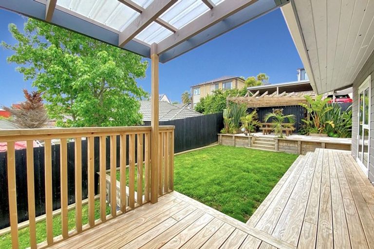 Photo of property in 2/62 Clayburn Road, Glen Eden, Auckland, 0602