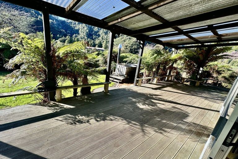 Photo of property in 254 Mangaonga Road, Ahititi, Urenui, 4378
