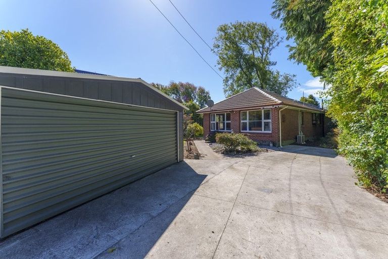 Photo of property in 85 Avonhead Road, Avonhead, Christchurch, 8042