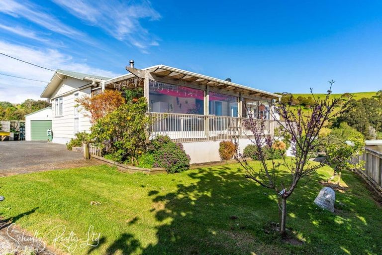 Photo of property in 10 Oxford Street, Whakapirau, Maungaturoto, 0583