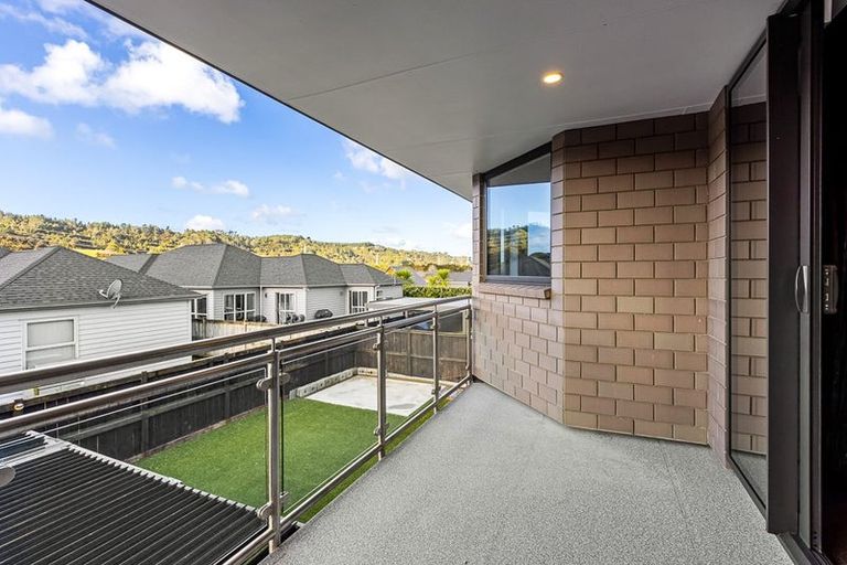 Photo of property in 14 Sir Lincoln Drive, Kumeu, 0810