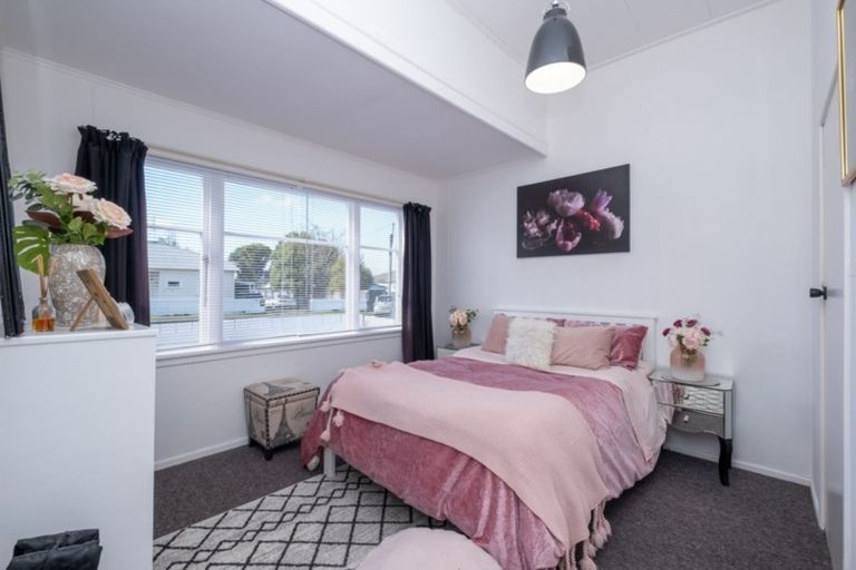 Photo of property in 3 Preston Street, Eltham, 4322