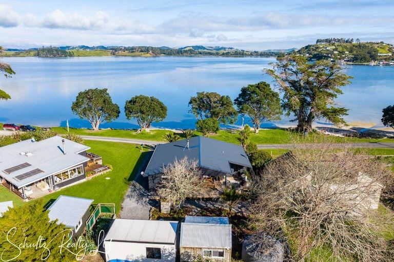 Photo of property in 6 The Strand, Whakapirau, Maungaturoto, 0583