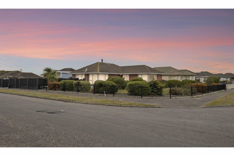 Photo of property in 60 Bournemouth Crescent, Aranui, Christchurch, 8061