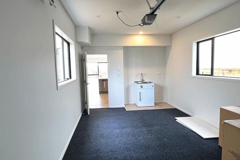Photo of property in 11 Aramata Road, Papakura, 2110