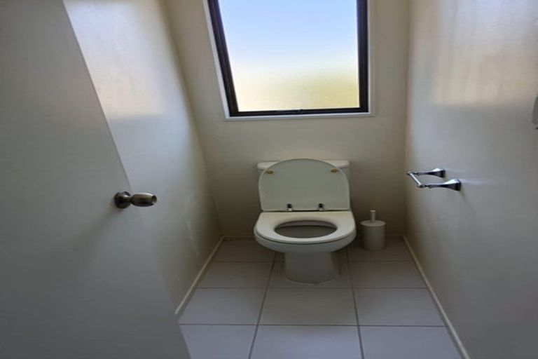 Photo of property in 2/24 Janese Place, Weymouth, Auckland, 2103