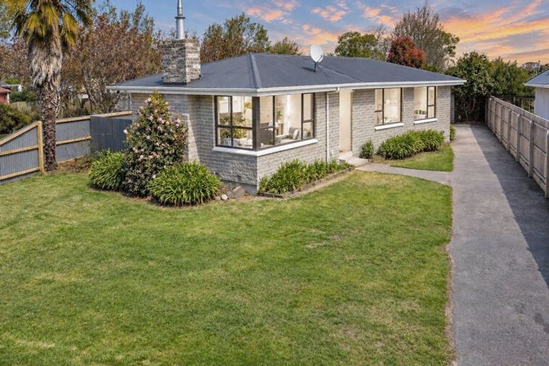 Photo of property in 67 Englefield Road, Northwood, Christchurch, 8051