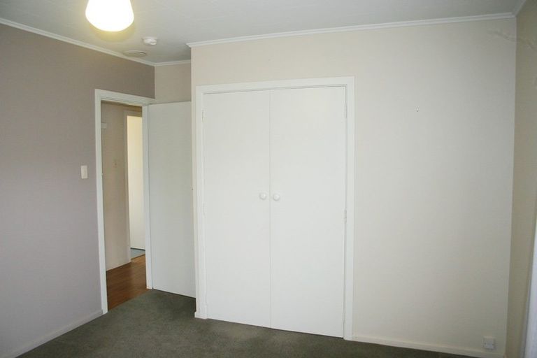 Photo of property in 2 Alder Place, Newlands, Wellington, 6037