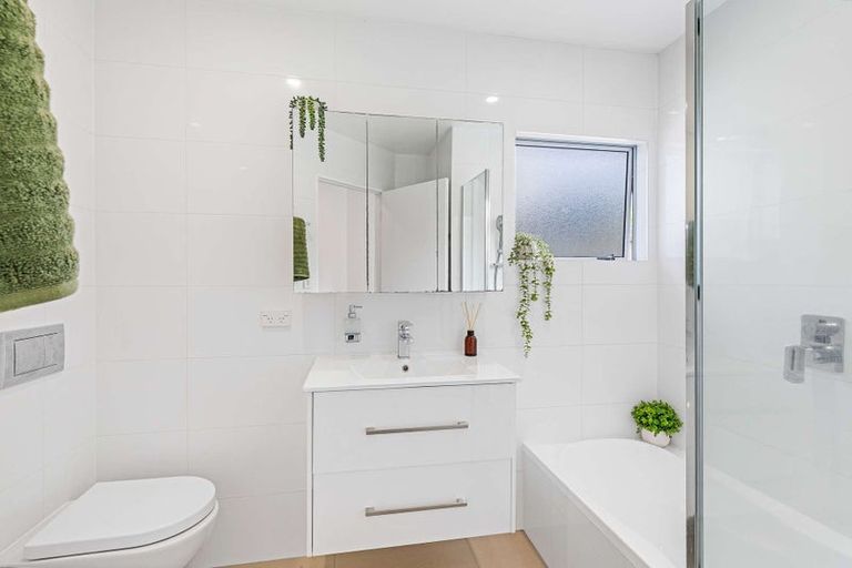 Photo of property in 2/34 Howe Street, Howick, Auckland, 2014