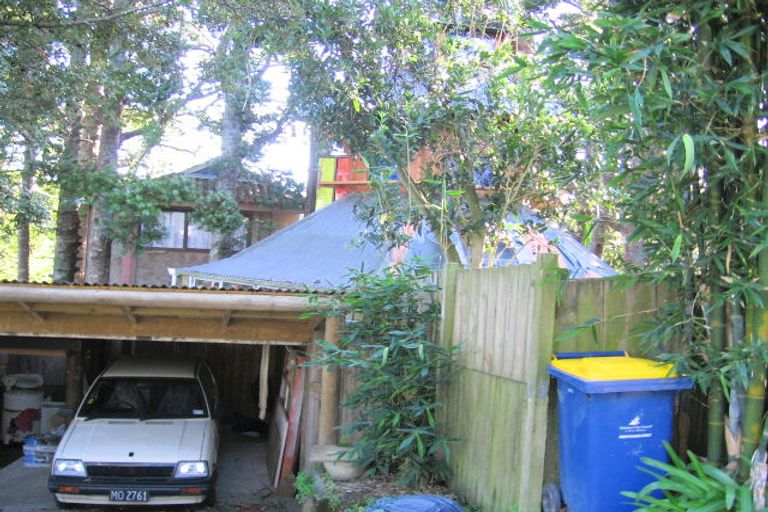 Photo of property in 79 Kauri Point Road, Laingholm, Auckland, 0604
