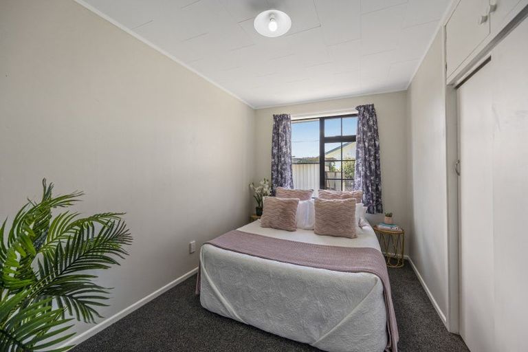 Photo of property in 28 Warwick Crescent, Taradale, Napier, 4112