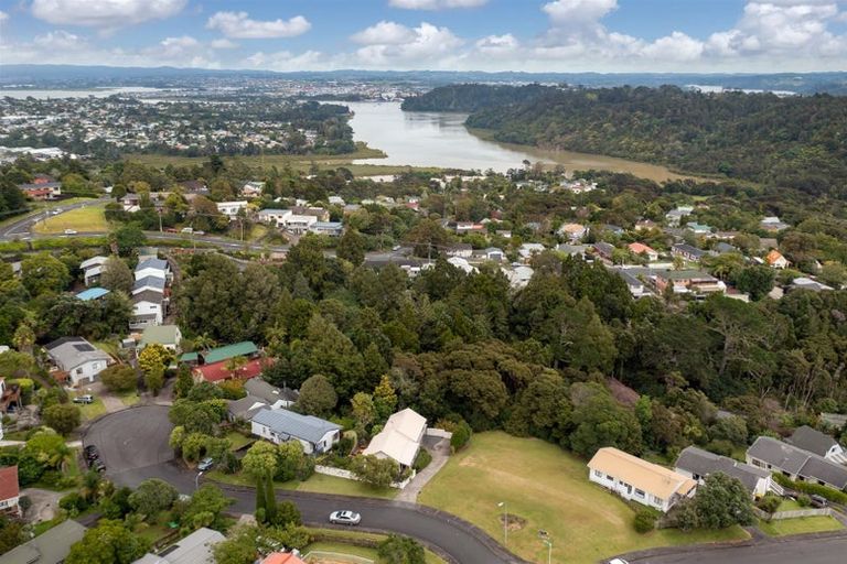 Photo of property in 3 Emery Grove, Bayview, Auckland, 0629