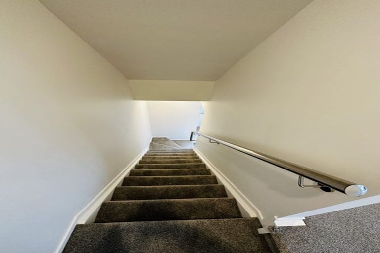 Photo of property in 4d Flaunty Place, West Harbour, Auckland, 0618