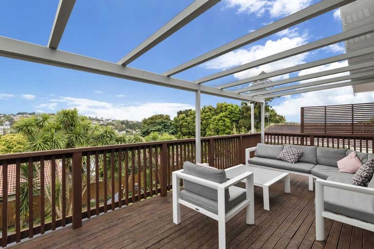 Photo of property in 24 Shanaway Rise, Hillcrest, Auckland, 0627