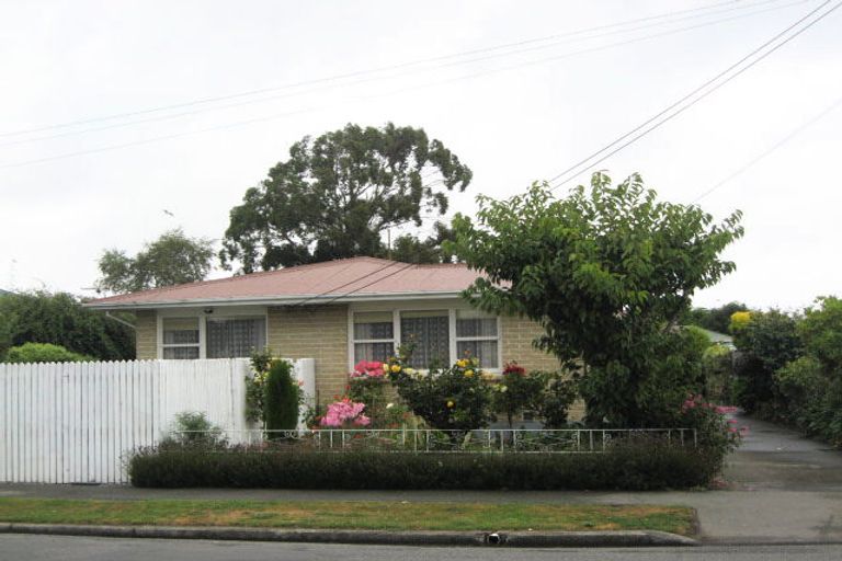 Photo of property in 2/175a Gayhurst Road, Dallington, Christchurch, 8061