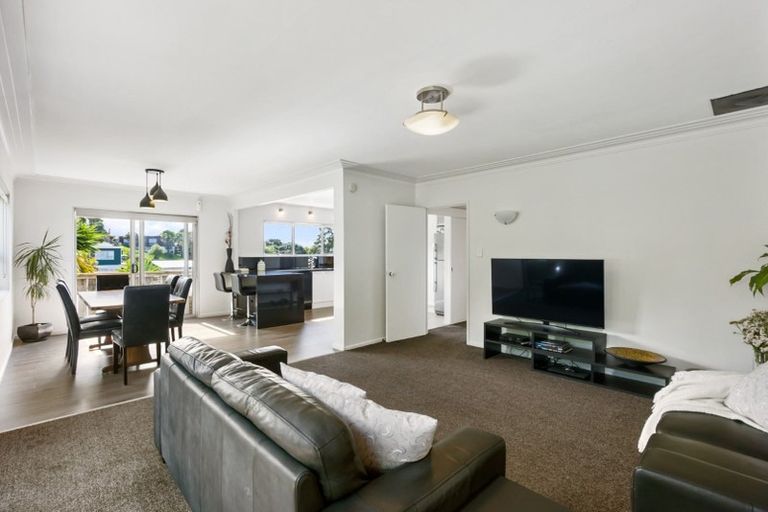 Photo of property in 10 Finn Place, Totara Vale, Auckland, 0629