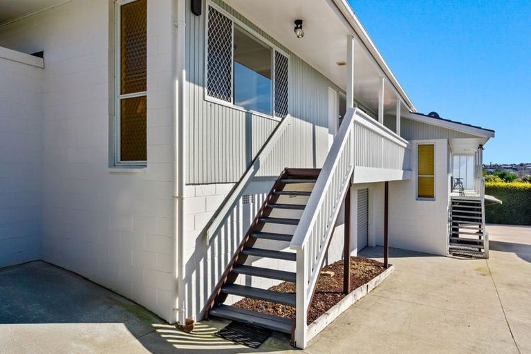 Photo of property in 2/63 Ocean View Road, Hillcrest, Auckland, 0627