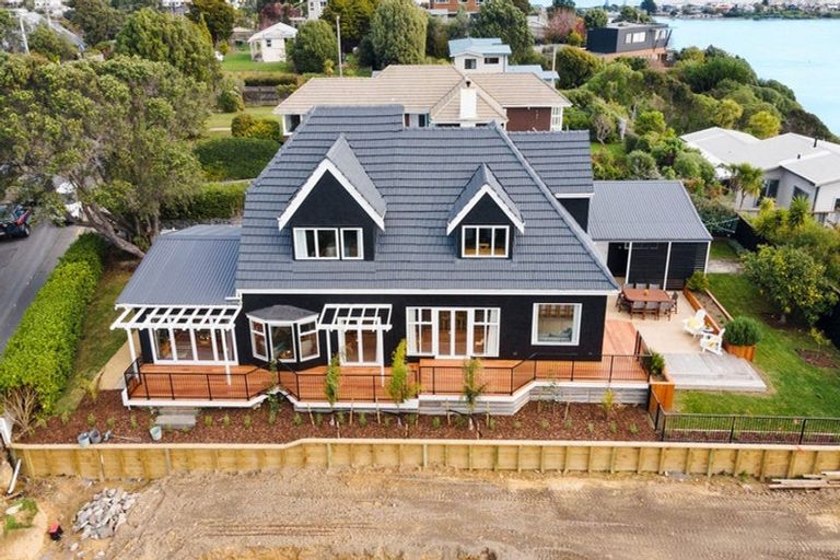 Photo of property in 53 Seaview Road, Paremata, Porirua, 5024