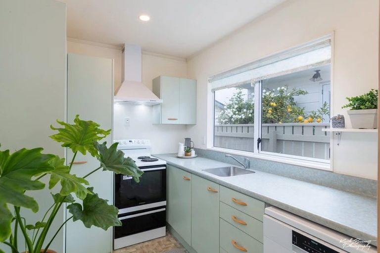 Photo of property in 2/61 Main Road, Titahi Bay, Porirua, 5022