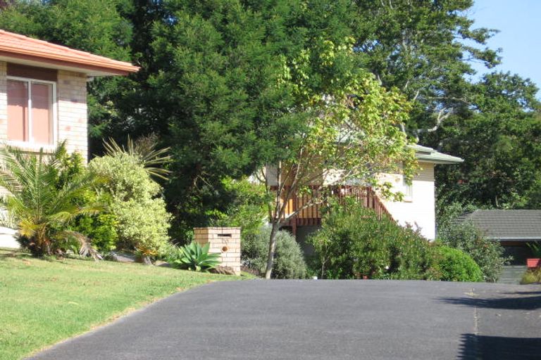 Photo of property in 22 Ryehill Close, New Lynn, Auckland, 0600