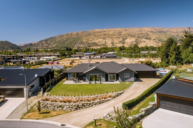 Photo of property in 12 Turnbull Crescent, Wanaka, 9305