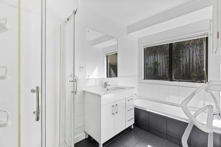 Photo of property in 52 Ferry Road, Arkles Bay, Whangaparaoa, 0932