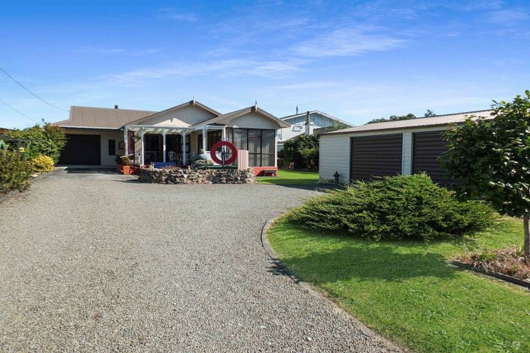 Photo of property in 22 Shortt Street, Foxton Beach, Foxton, 4815