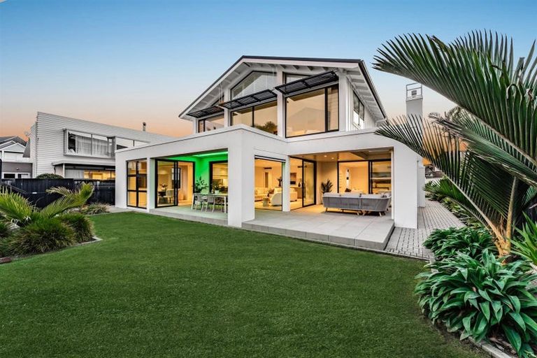 Photo of property in 23 Muritai Road, Milford, Auckland, 0620