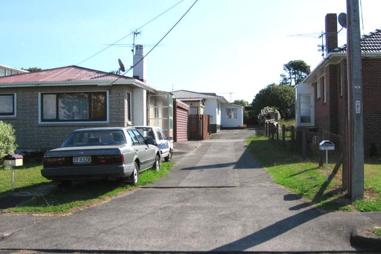 Photo of property in 1/7 Tiki Street, New Lynn, Auckland, 0600