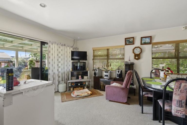 Photo of property in 2 King Edward Avenue, Papakura, 2110